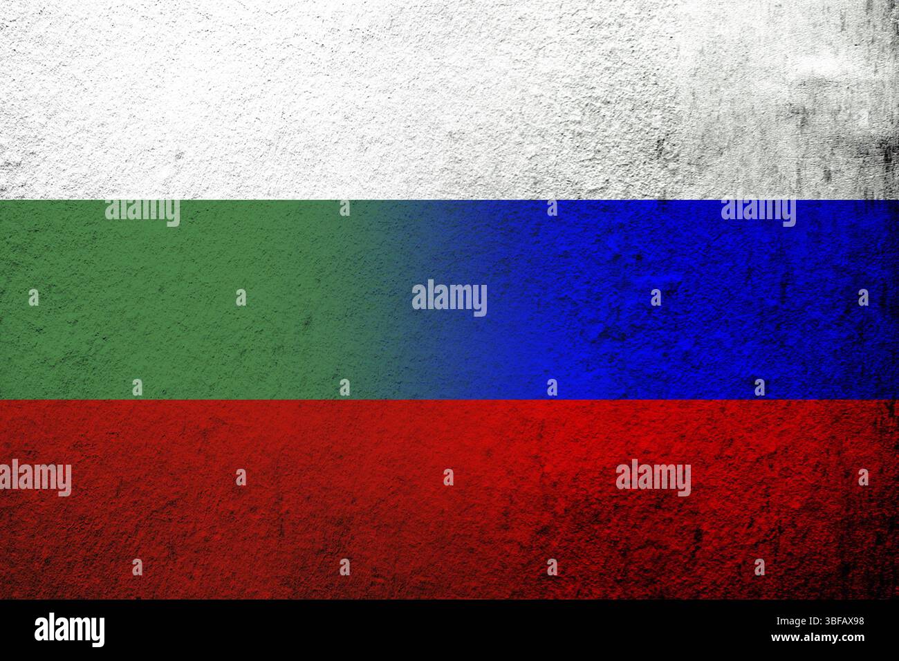 Bandiera nazionale della Federazione russa con bandiera nazionale della Repubblica di Bulgaria. Grunge sfondo Foto Stock