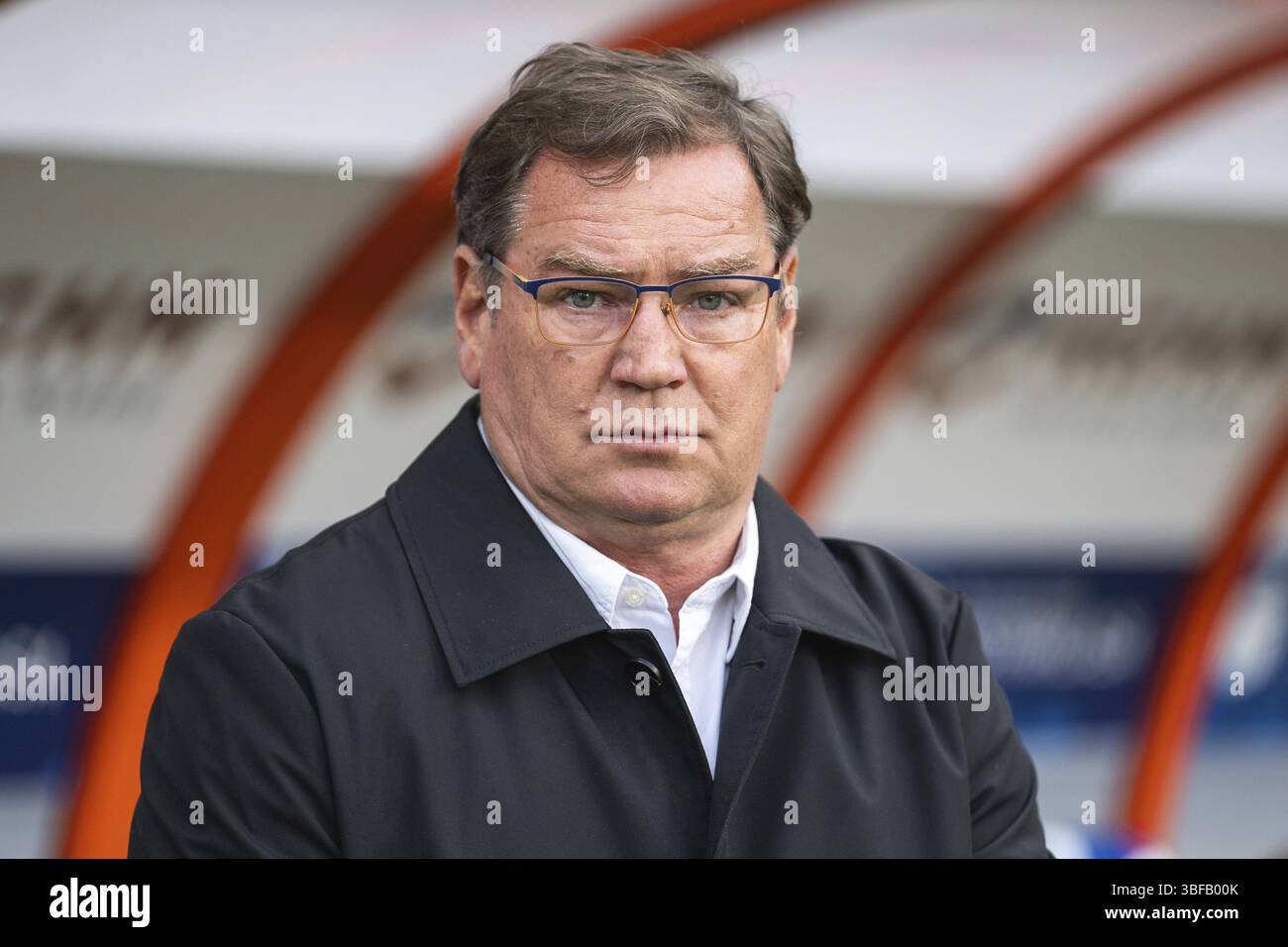 LUBIN, POLONIA - 11 APRILE 2025: Partita di calcio tra KGHM Zaglebie Lubin e Gornik Zabrze. Jan Urban capo allenatore di Gornik Foto Stock