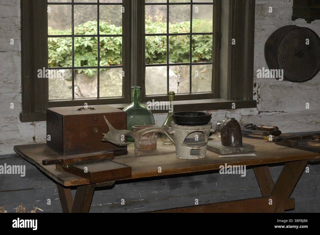 Vecchio tavolo da farmacia Foto Stock