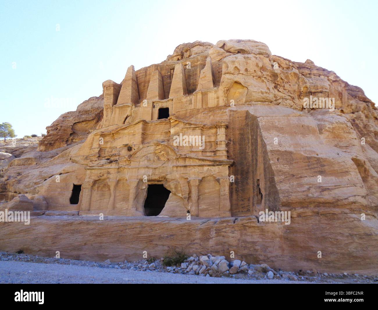 Vecchie grotte di pietra nel dessert Foto Stock