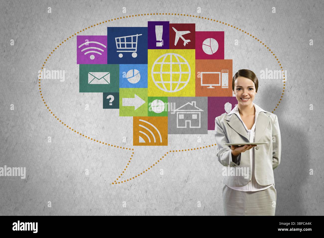 Imprenditrice presentando un tablet pc e le icone a colori a sfondo Foto Stock
