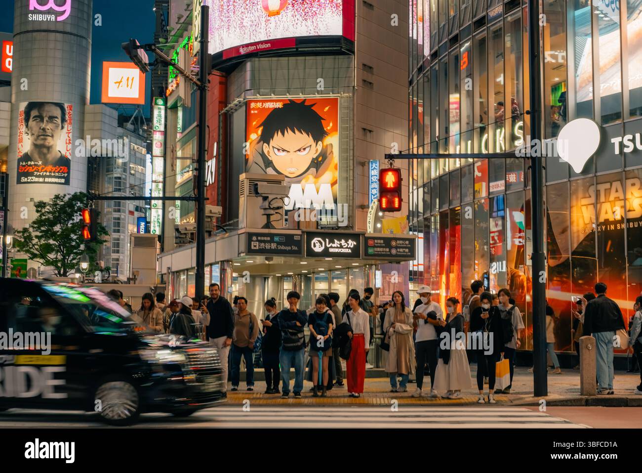 Tokyo, Giappone - 30 maggio 2025 Ameyoko è una strada commerciale situata a Taito Ward, Tokyo. Foto di alta qualità Foto Stock