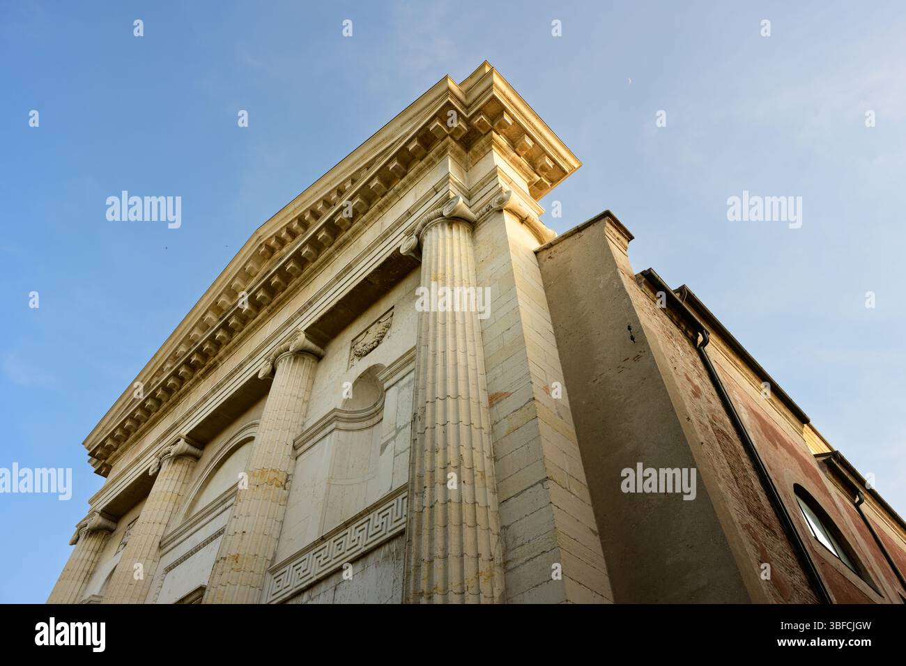 Chiesa San Nicolo All Arena Church facciata in stile barocco a Verona, Italia Foto Stock