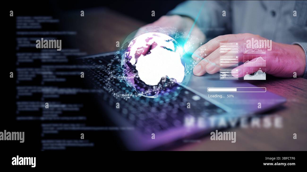 Tecnologia metaversa e realtà virtuale: Un uomo che utilizza il proprio laptop per accedere a un mondo potenziato attraverso la realtà virtuale e la tecnologia AR Foto Stock