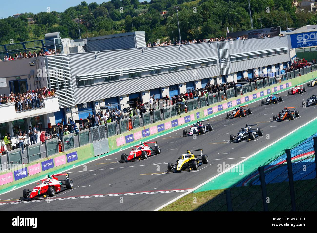 Vallelunga, Roma, Italia maggio, 25, 2025, weekend di corse ACI. Auto da corsa di Formula 4 durante la gara, Foto Stock