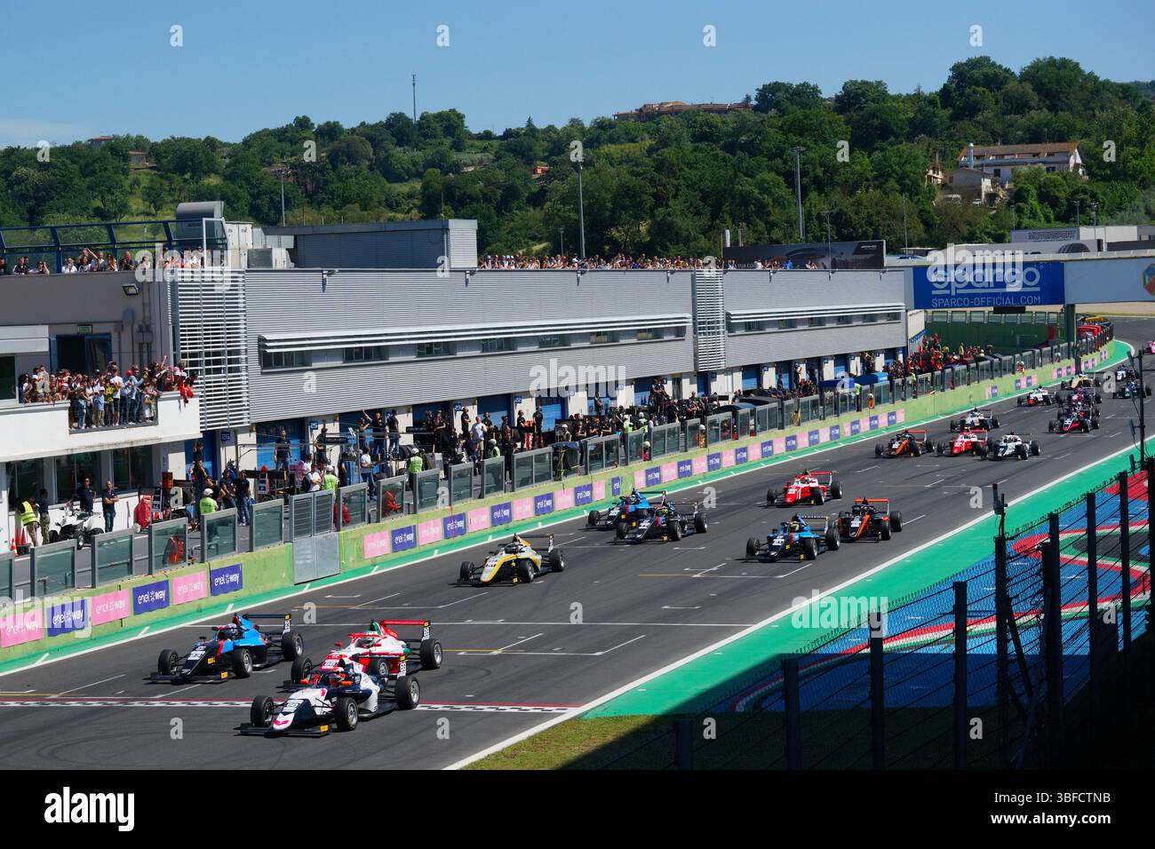 Vallelunga, Roma, Italia maggio, 25, 2025, weekend di corse ACI. Auto da corsa di Formula 4 durante la gara, Foto Stock