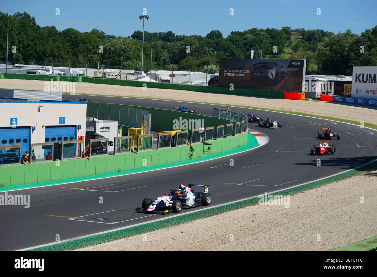 Vallelunga, Roma, Italia maggio, 25, 2025, weekend di corse ACI. Auto da corsa di Formula 4 durante la gara, Foto Stock