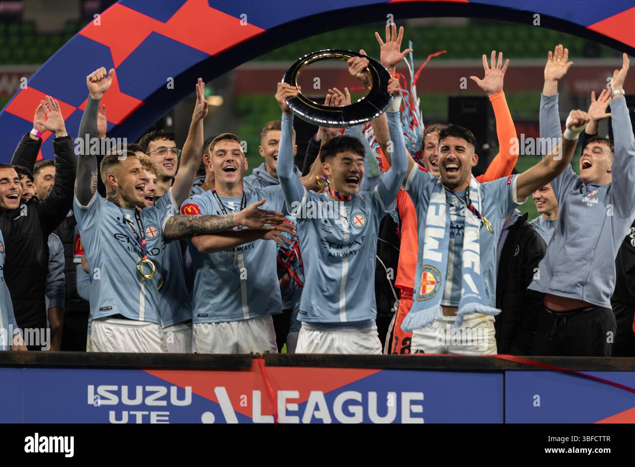 Melbourne, Australia. 31 maggio 2025. I giocatori del Melbourne City FC festeggiano con il trofeo vincente dopo la vittoria nella finale maschile A-League tra il Melbourne City FC e il Melbourne Victory FC all'AAMI Park il 31 maggio 2025 a Melbourne, Australia. Crediti: Santanu Banik/Alamy Live News Foto Stock