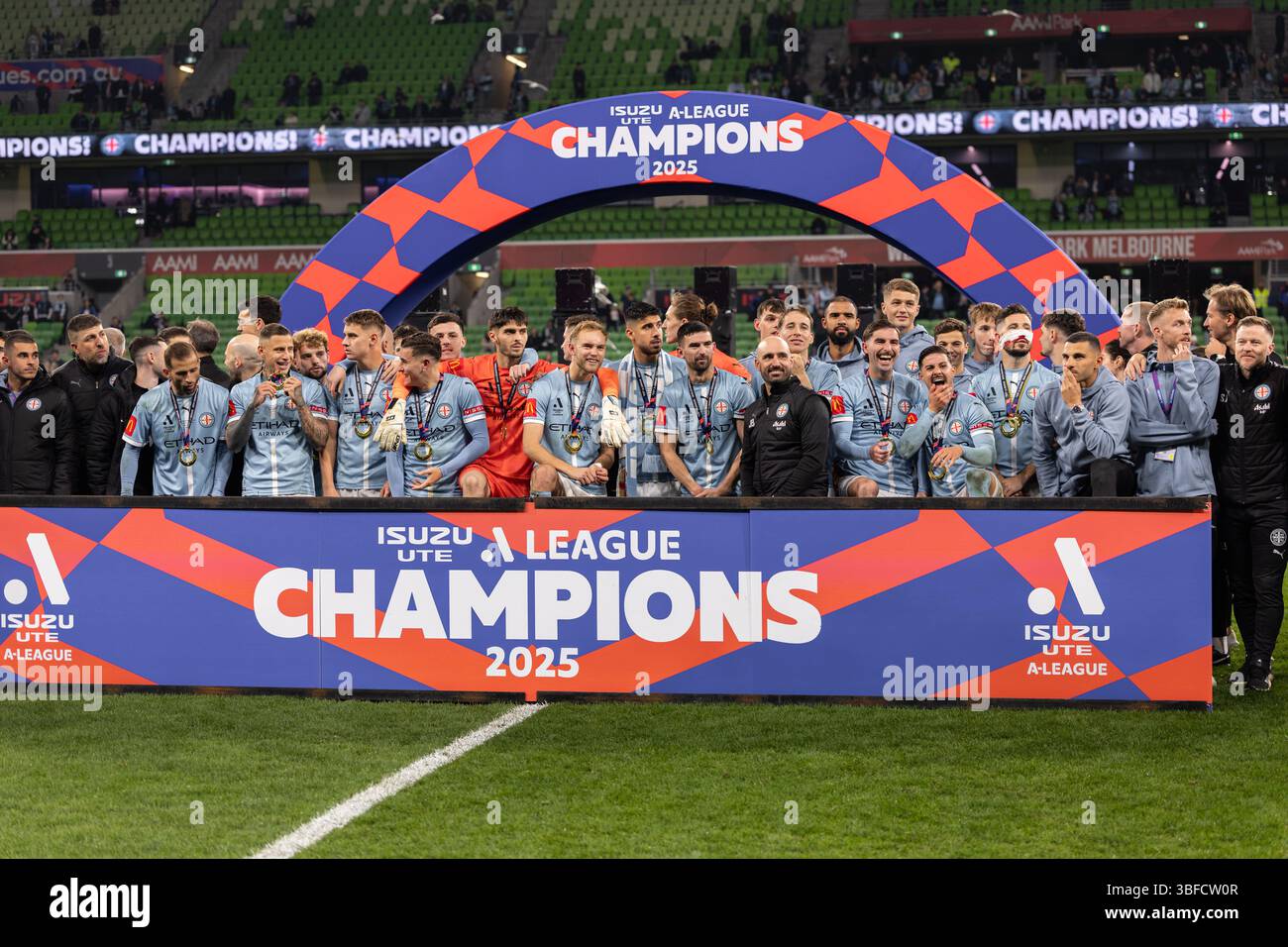 Melbourne, Australia. 31 maggio 2025. I giocatori del Melbourne City aspettano il trofeo dopo la finale maschile A-League tra il Melbourne City FC e il Melbourne Victory FC all'AAMI Park il 31 maggio 2025 a Melbourne, Australia. Crediti: Santanu Banik/Alamy Live News Foto Stock