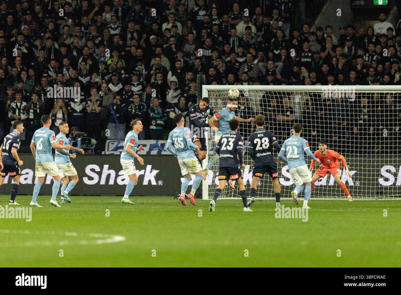 Melbourne, Australia. 31 maggio 2025. Mathew Allan Leckie del Melbourne City FC sale in testa alla palla durante la finale maschile di A-League tra il Melbourne City FC e il Melbourne Victory FC all'AAMI Park il 31 maggio 2025 a Melbourne, Australia. Crediti: Santanu Banik/Alamy Live News Foto Stock