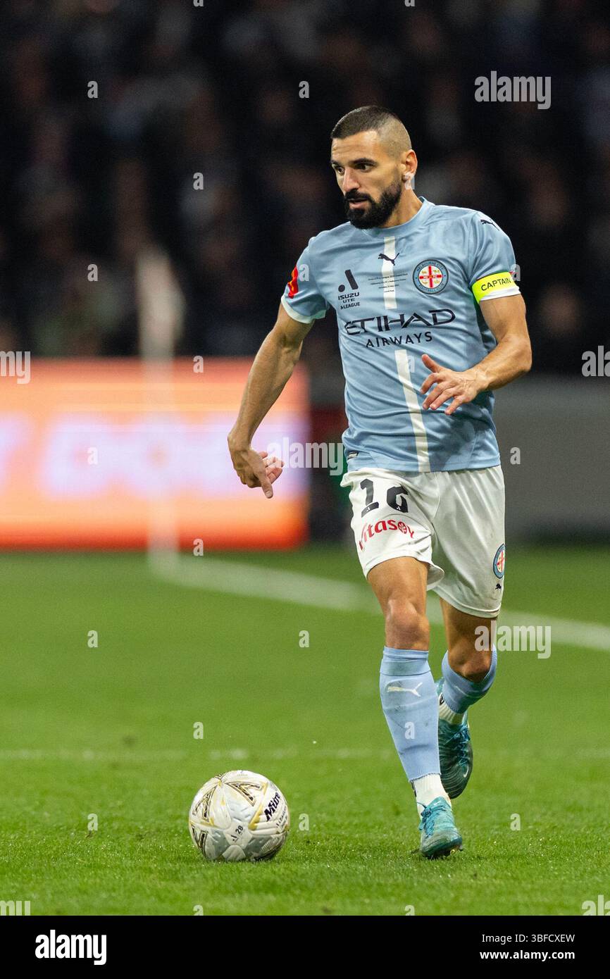 Melbourne, Australia. 31 maggio 2025. Aziz Eraltay Behich del Melbourne City FC controlla la palla durante la finale maschile di A-League tra il Melbourne City FC e il Melbourne Victory FC all'AAMI Park il 31 maggio 2025 a Melbourne, Australia. Crediti: Santanu Banik/Alamy Live News Foto Stock
