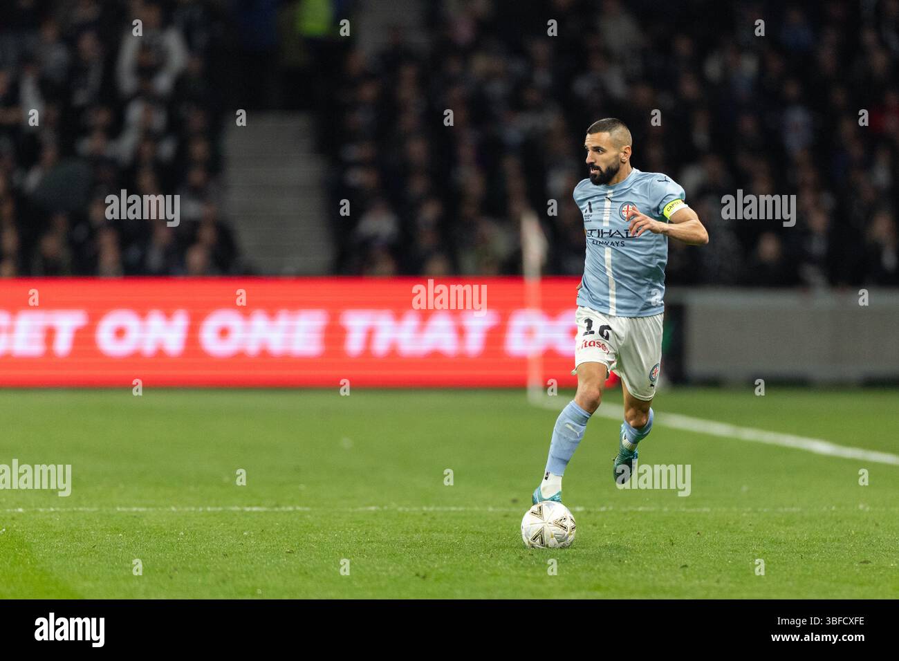 Melbourne, Australia. 31 maggio 2025. L'Aziz Eraltay Behich del Melbourne City FC corre con la palla durante la finale maschile di A-League tra il Melbourne City FC e il Melbourne Victory FC all'AAMI Park il 31 maggio 2025 a Melbourne, Australia. Crediti: Santanu Banik/Alamy Live News Foto Stock