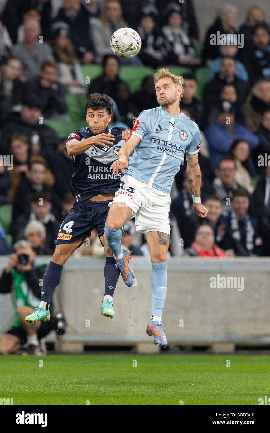 Melbourne, Australia. 31 maggio 2025. Nathaniel Caleb Atkinson del Melbourne City FC sale in testa alla palla durante la finale maschile A-League tra il Melbourne City FC e il Melbourne Victory FC all'AAMI Park il 31 maggio 2025 a Melbourne, Australia. Crediti: Santanu Banik/Alamy Live News Foto Stock
