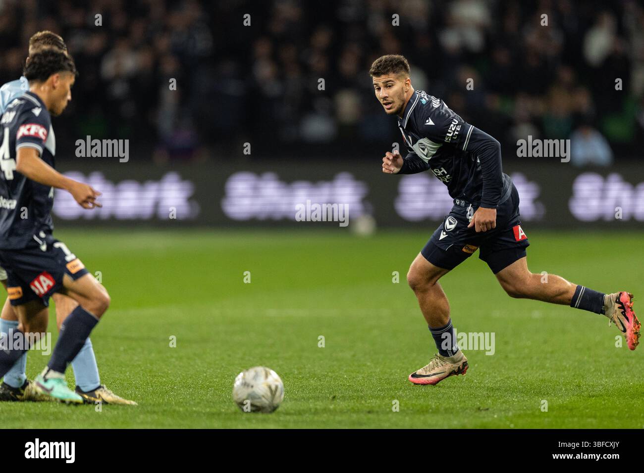 Melbourne, Australia. 31 maggio 2025. Zinédine Machach del Melbourne Victory FC è visto in azione durante l'A-League Men Grand Final match tra Melbourne City FC e Melbourne Victory FC all'AAMI Park il 31 maggio 2025 a Melbourne, Australia. Crediti: Santanu Banik/Alamy Live News Foto Stock