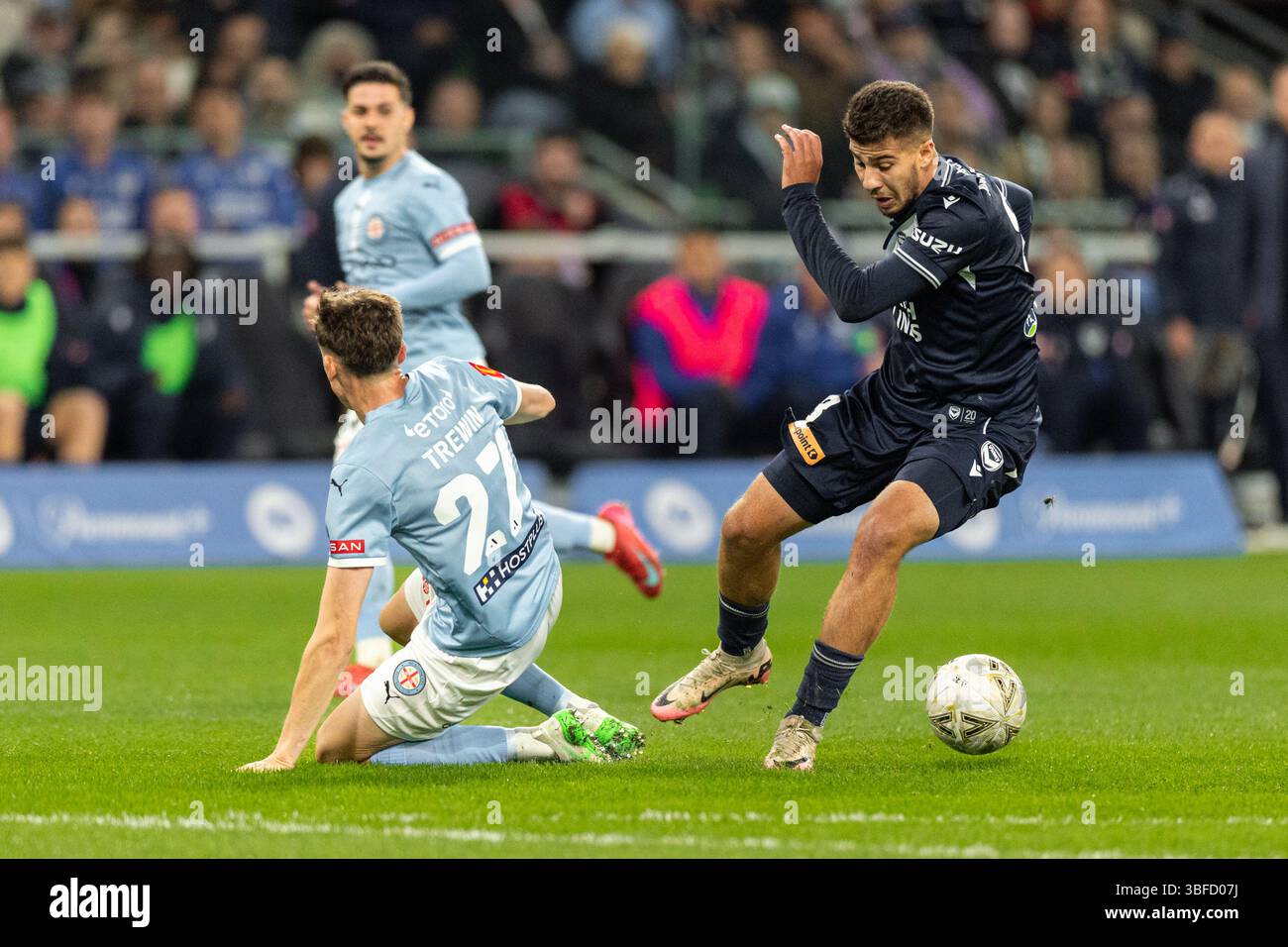 Melbourne, Australia. 31 maggio 2025. Zinédine Machach del Melbourne Victory FC controlla la palla durante la finale maschile A-League tra il Melbourne City FC e il Melbourne Victory FC all'AAMI Park il 31 maggio 2025 a Melbourne, Australia. Crediti: Santanu Banik/Alamy Live News Foto Stock