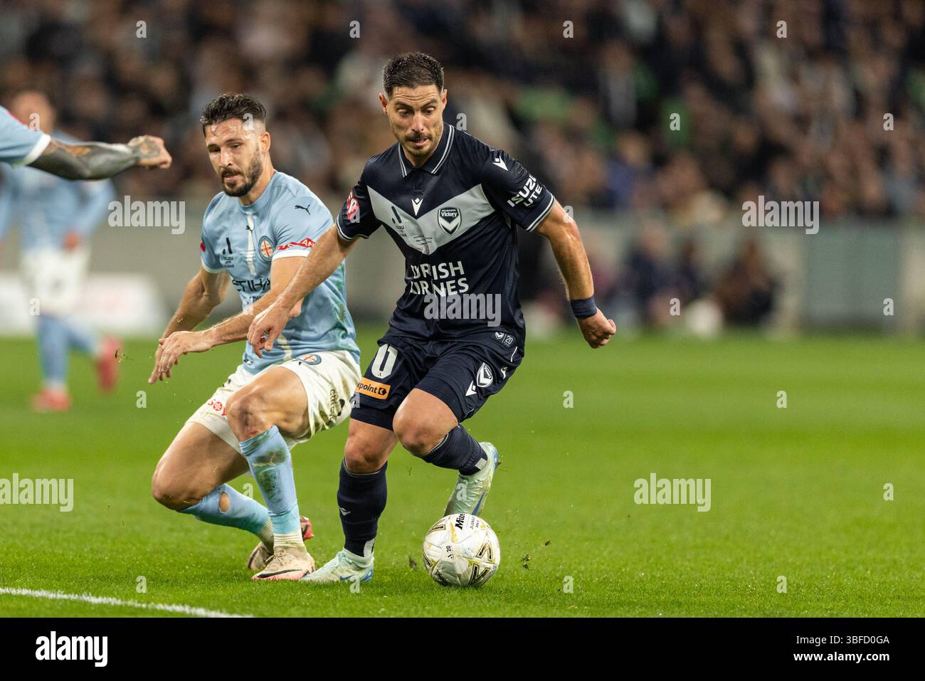 Melbourne, Australia. 31 maggio 2025. Bruno Fornaroli mezza del Melbourne Victory FC controlla la palla durante la finale maschile A-League tra il Melbourne City FC e il Melbourne Victory FC all'AAMI Park il 31 maggio 2025 a Melbourne, Australia. Crediti: Santanu Banik/Alamy Live News Foto Stock