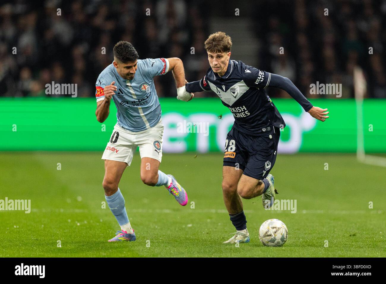 Melbourne, Australia. 31 maggio 2025. Kasey Bos del Melbourne Victory FC corre con il pallone durante la finale maschile A-League tra il Melbourne City FC e il Melbourne Victory FC all'AAMI Park il 31 maggio 2025 a Melbourne, Australia. Crediti: Santanu Banik/Alamy Live News Foto Stock