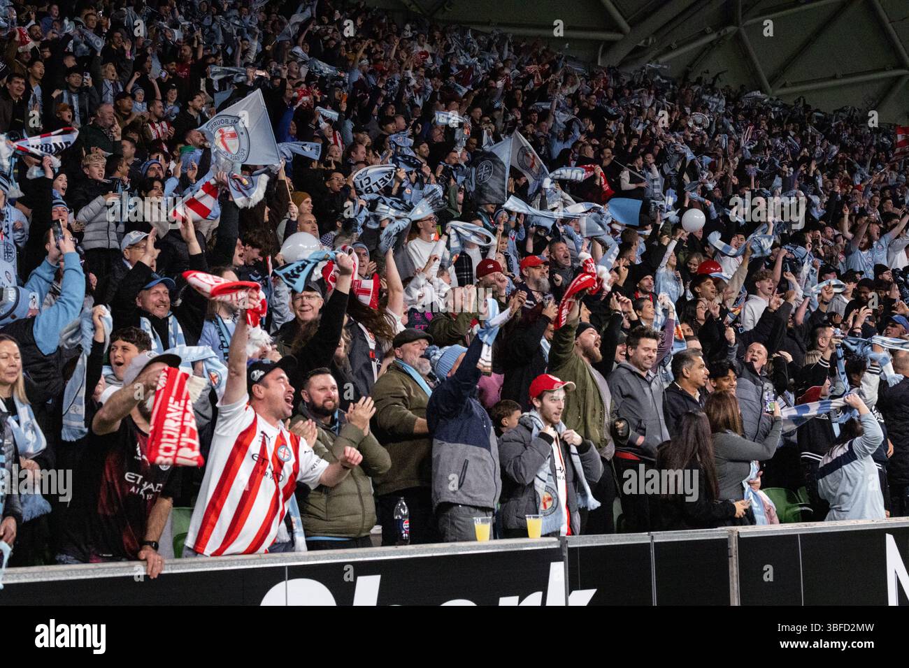 Melbourne, Australia. 31 maggio 2025. I tifosi del Melbourne City FC celebrano un gol durante la finale maschile A-League tra il Melbourne City FC e il Melbourne Victory FC all'AAMI Park il 31 maggio 2025 a Melbourne, Australia. Crediti: Santanu Banik/Alamy Live News Foto Stock