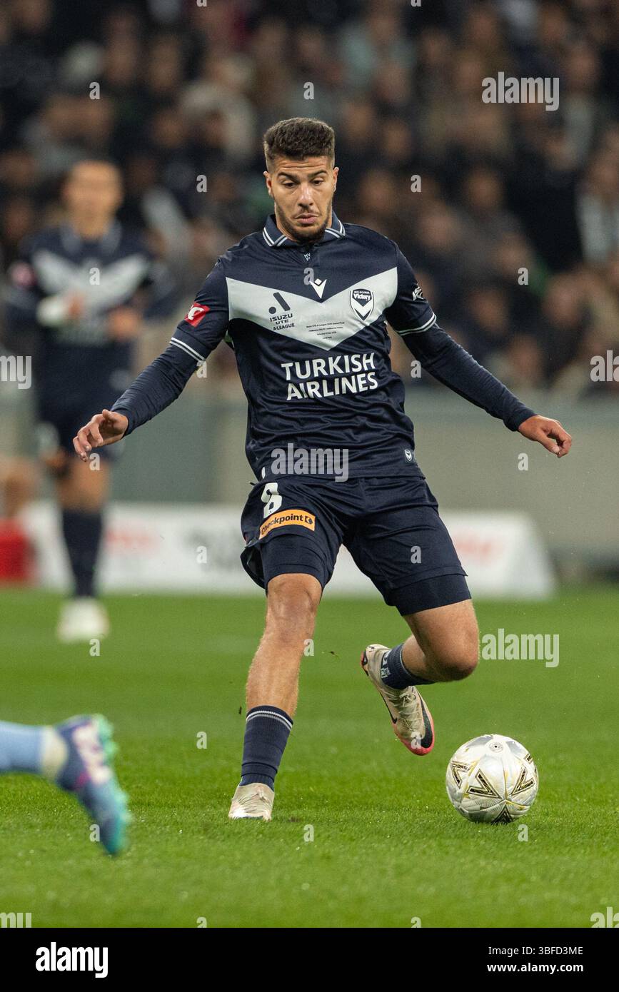 Melbourne, Australia. 31 maggio 2025. Zinédine Machach del Melbourne Victory FC controlla la palla durante la finale maschile A-League tra il Melbourne City FC e il Melbourne Victory FC all'AAMI Park il 31 maggio 2025 a Melbourne, Australia. Crediti: Santanu Banik/Alamy Live News Foto Stock