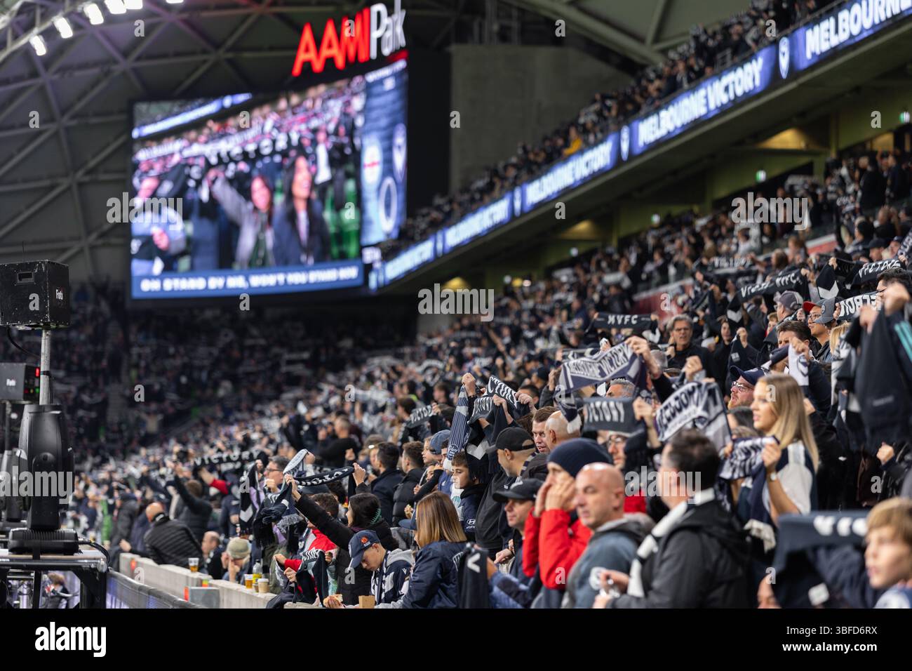 Melbourne, Australia. 31 maggio 2025. Tifosi del Melbourne Victory FC durante la finale maschile A-League tra il Melbourne City FC e il Melbourne Victory FC all'AAMI Park il 31 maggio 2025 a Melbourne, Australia. Crediti: Santanu Banik/Alamy Live News Foto Stock