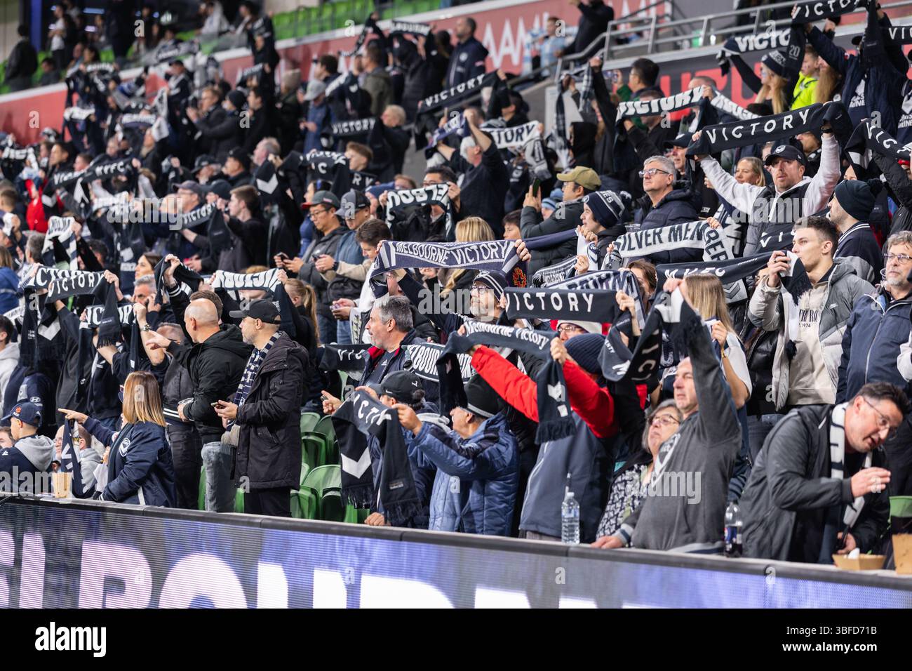 Melbourne, Australia. 31 maggio 2025. Tifosi del Melbourne Victory FC durante la finale maschile A-League tra il Melbourne City FC e il Melbourne Victory FC all'AAMI Park il 31 maggio 2025 a Melbourne, Australia. Crediti: Santanu Banik/Alamy Live News Foto Stock