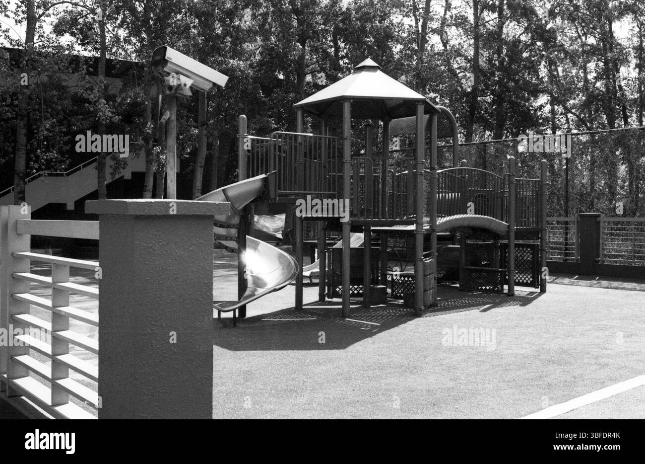 Parco giochi monitorato da CCTV presso la Beijing International Primary School nei primi anni '2010 Foto Stock