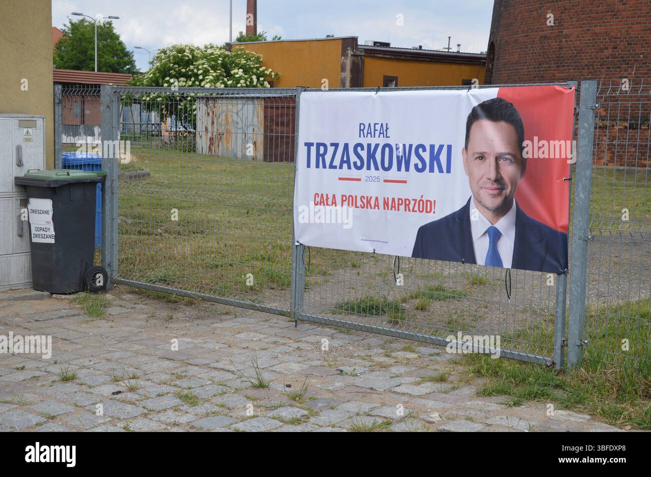 Kostrzyn nad Odra, Polonia - 31 maggio 2025 - poster elettorale di Rafal Trzaskowski. (Foto di Markku Rainer Peltonen) Foto Stock
