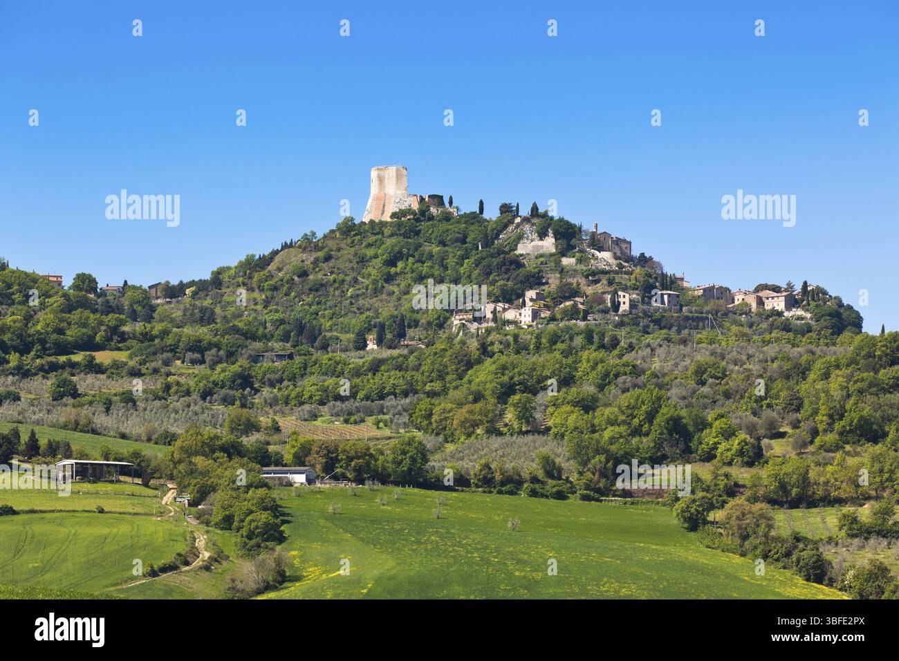 Vista sulla città toscana di Castiglione d'Orcia, Italia, Europa Foto Stock