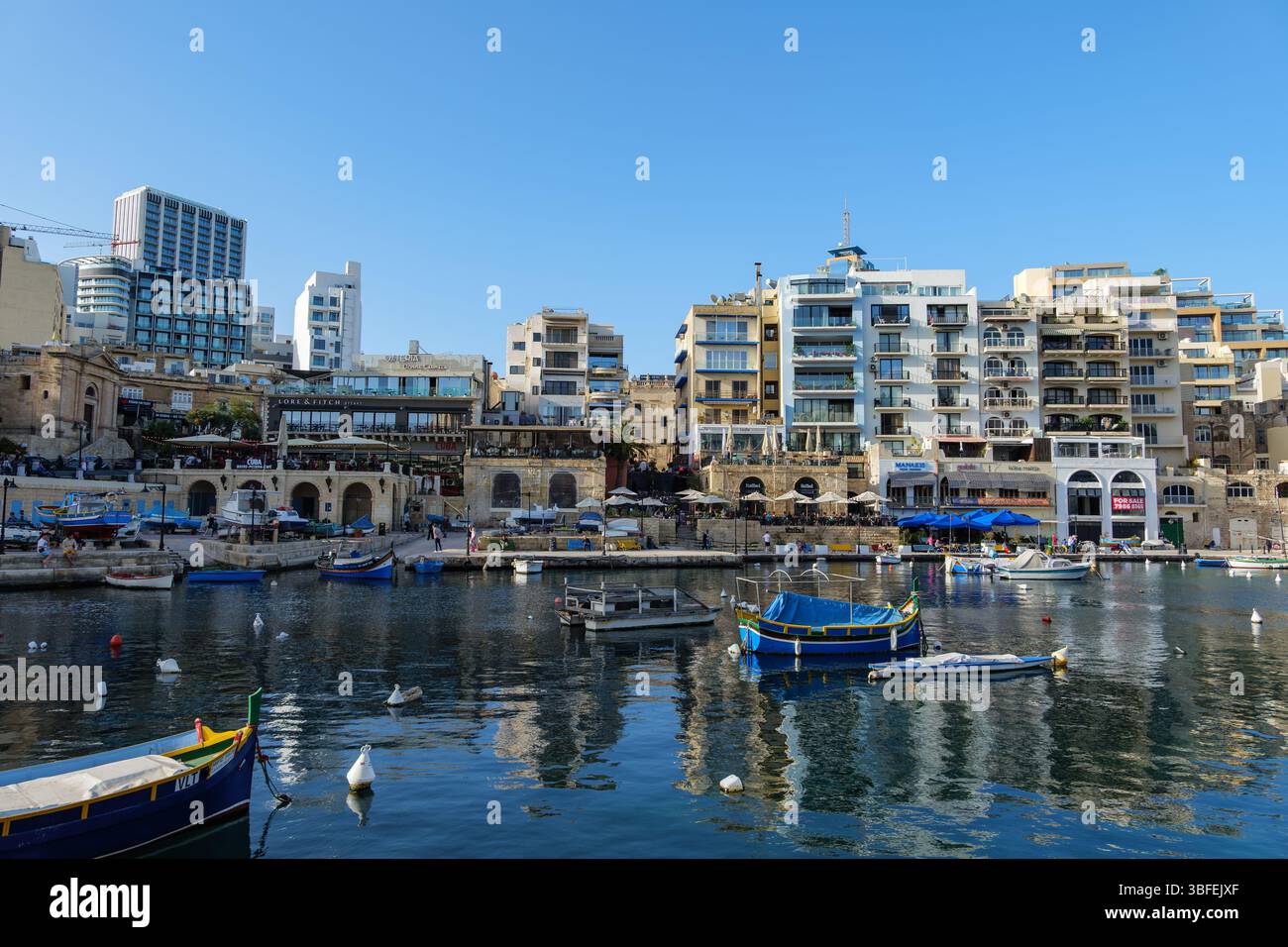 baia di saint julians a malta Foto Stock