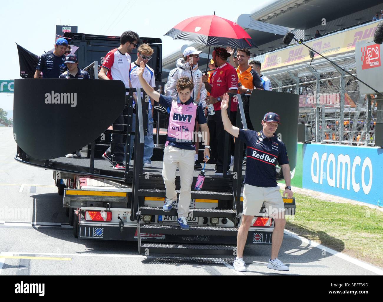 Barcellona, spagnolo. 1 giugno 2025. 31 maggio 2025, Circuit de Catalunya, Barcellona, Formula 1 Aramco Gran Premio di Spagna 2025, nella foto Max Verstappen (NLD), Oracle Red Bull Racing, Franco Colapinto (ARG), BWT Alpine F1 Team crediti: dpa/Alamy Live News Foto Stock