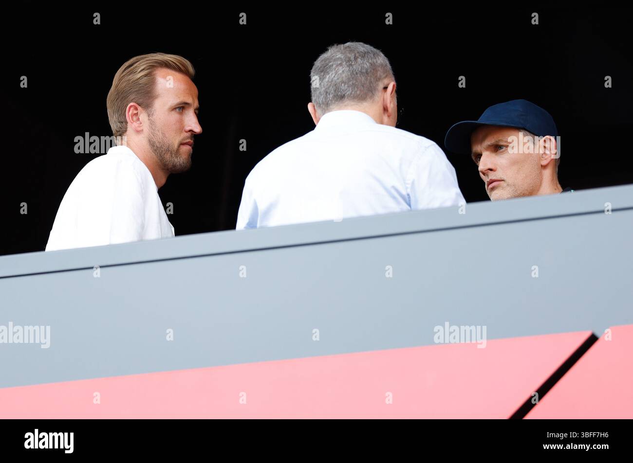 Barcellona, Spagna. 1 giugno 2025. Harry Kane, Stefano Domenicali (ITA, Presidente e CEO del gruppo di Formula 1), Thomas Tuchel, Gran Premio di F1 di Spagna sul circuito di Barcellona-Catalunya il 1° giugno 2025 a Barcellona, Spagna. (Foto di HOCH ZWEI) credito: dpa/Alamy Live News Foto Stock