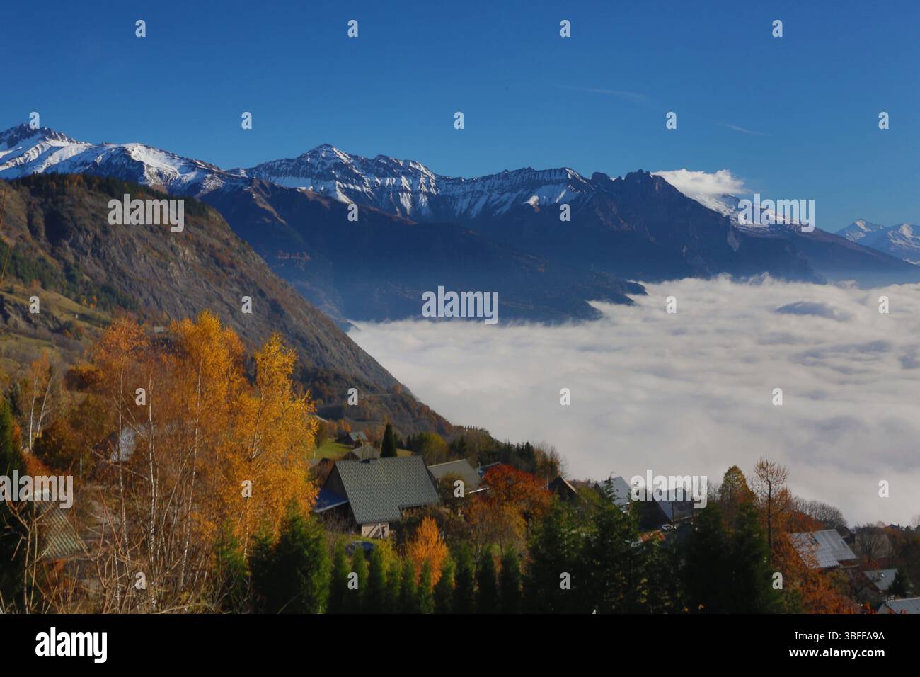 Francia Savoie Maurienne Jarrier : mer de nuages Foto Stock