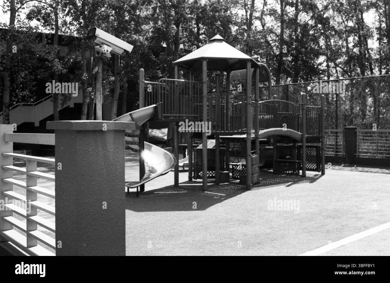 All'inizio degli anni '2010, Beijing International School Playground, CCTV Surveillance Security Foto Stock