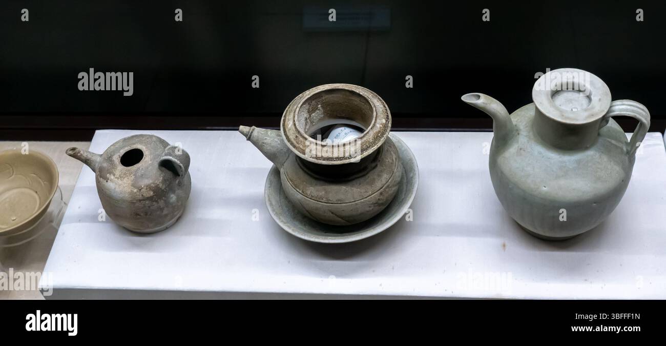 Naufragio ceramiche della dinastia Song, 960-1127 d.C. ritrovate a Tanjung Simpang, Mengayau, Kudat, Sabah, punto di riferimento marittimo Foto Stock