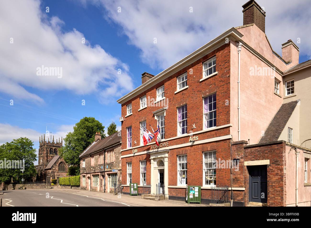 Leek Market Town nello Staffordshire, Foxlowe, un vivace centro artistico, compagnia teatrale, film, galleria e caffetteria in una casa georgiana Foto Stock