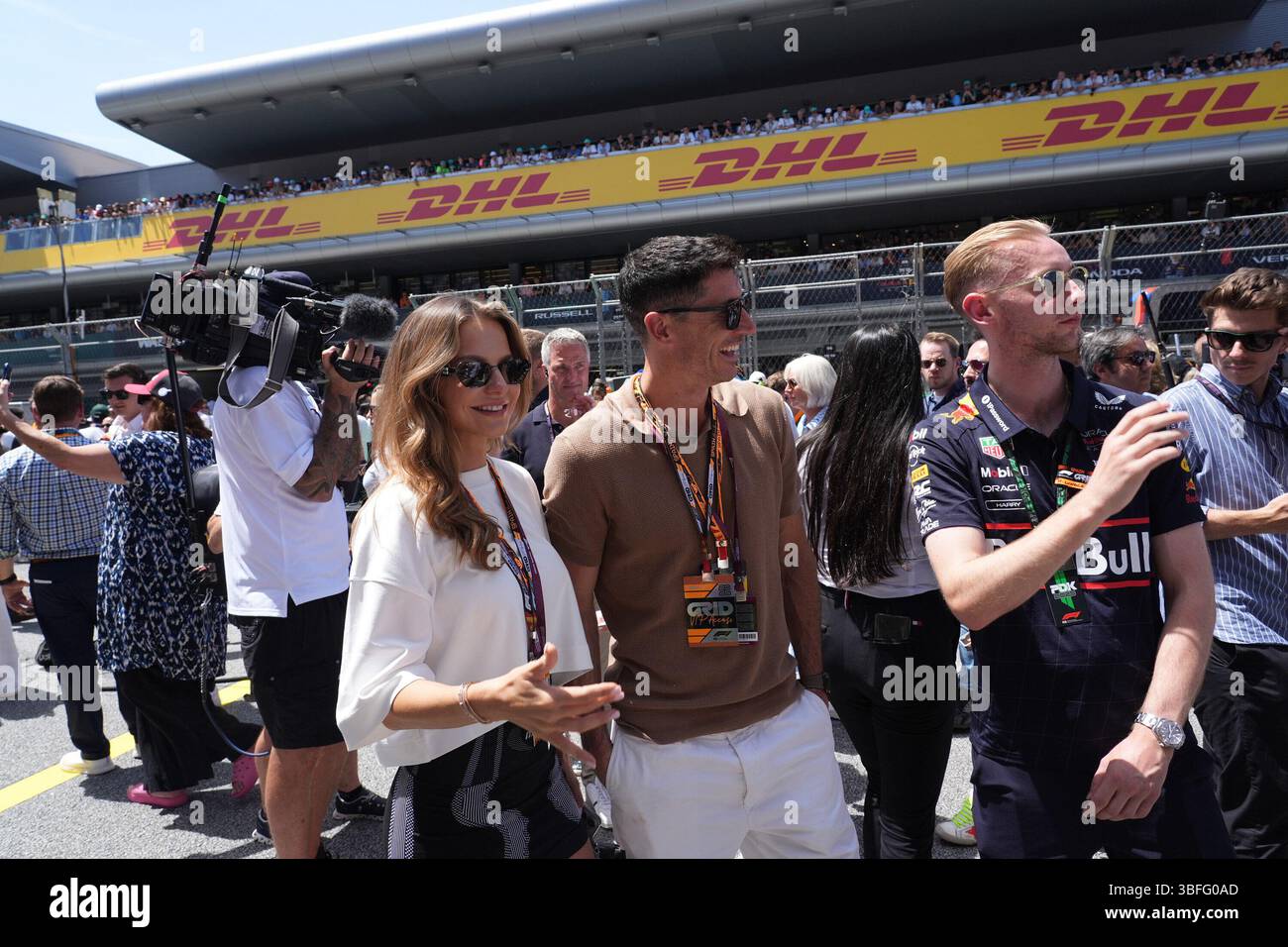 Barcellona, spagnolo. 1 giugno 2025. 01.06.2025, Circuit de Catalunya, Barcellona, Formula 1 Aramco Gran Premio di Spagna 2025, nella foto il calciatore del FC Barcelona Robert Lewandowski con la moglie Anna Lewandowska. Credito: dpa/Alamy Live News Foto Stock