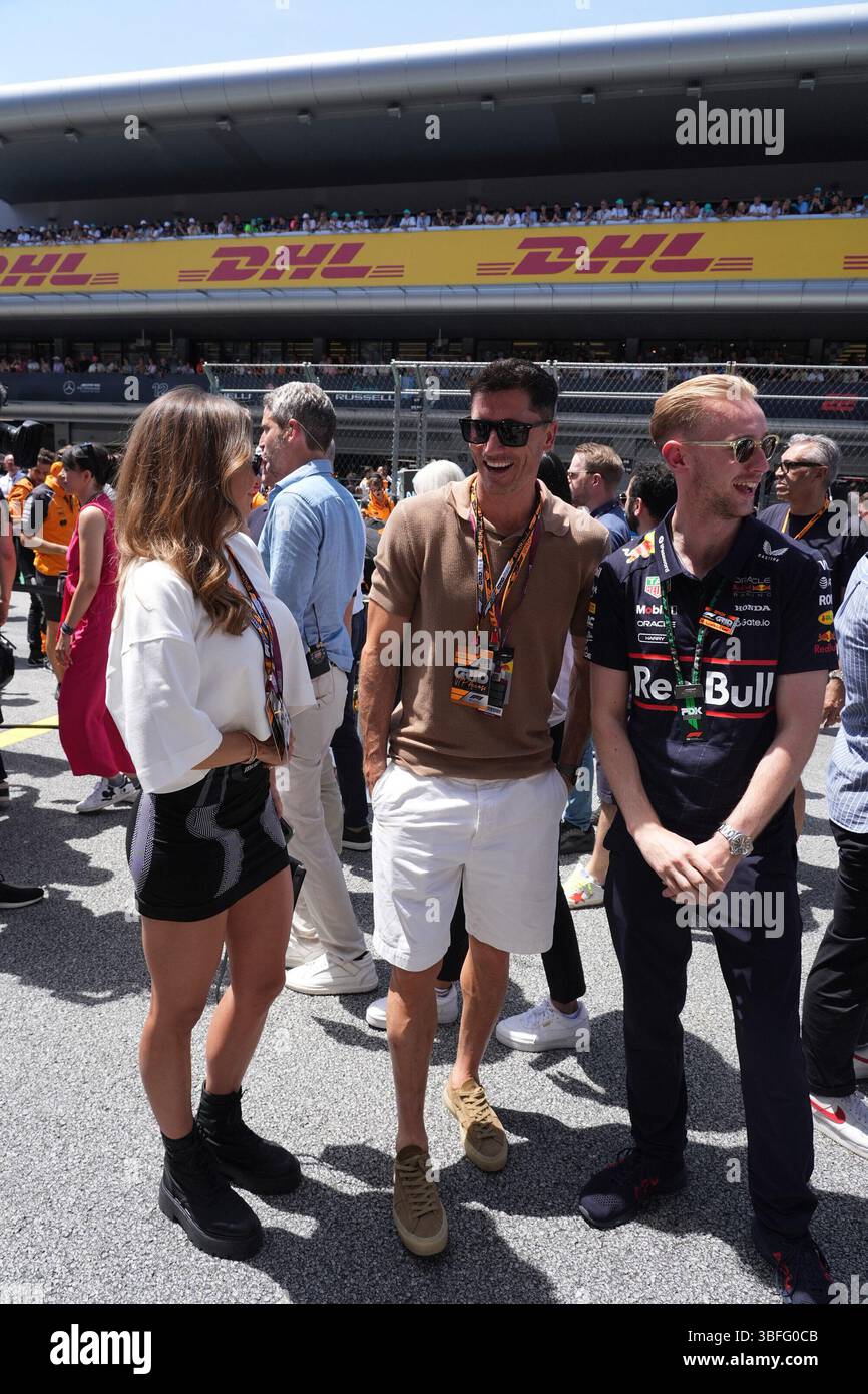Barcellona, spagnolo. 1 giugno 2025. 01.06.2025, Circuit de Catalunya, Barcellona, Formula 1 Aramco Gran Premio di Spagna 2025, nella foto il calciatore del FC Barcelona Robert Lewandowski con la moglie Anna Lewandowska. Credito: dpa/Alamy Live News Foto Stock