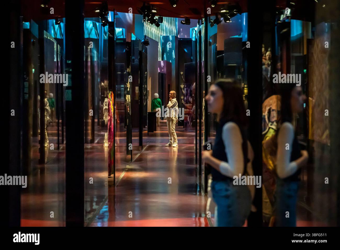Musée du quai Branly - Jacques Chirac, un museo progettato da Jean Nouvel che presenta l'arte e le culture indigene di Africa, Asia, Oceania e Th Foto Stock