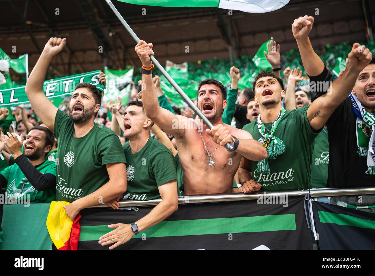 WROCLAW, POLONIA - 28 MAGGIO 2025: Finale di UEFA Conference League Real Betis - Chelsea 1:4. Sostenitori di Betis. Foto Stock