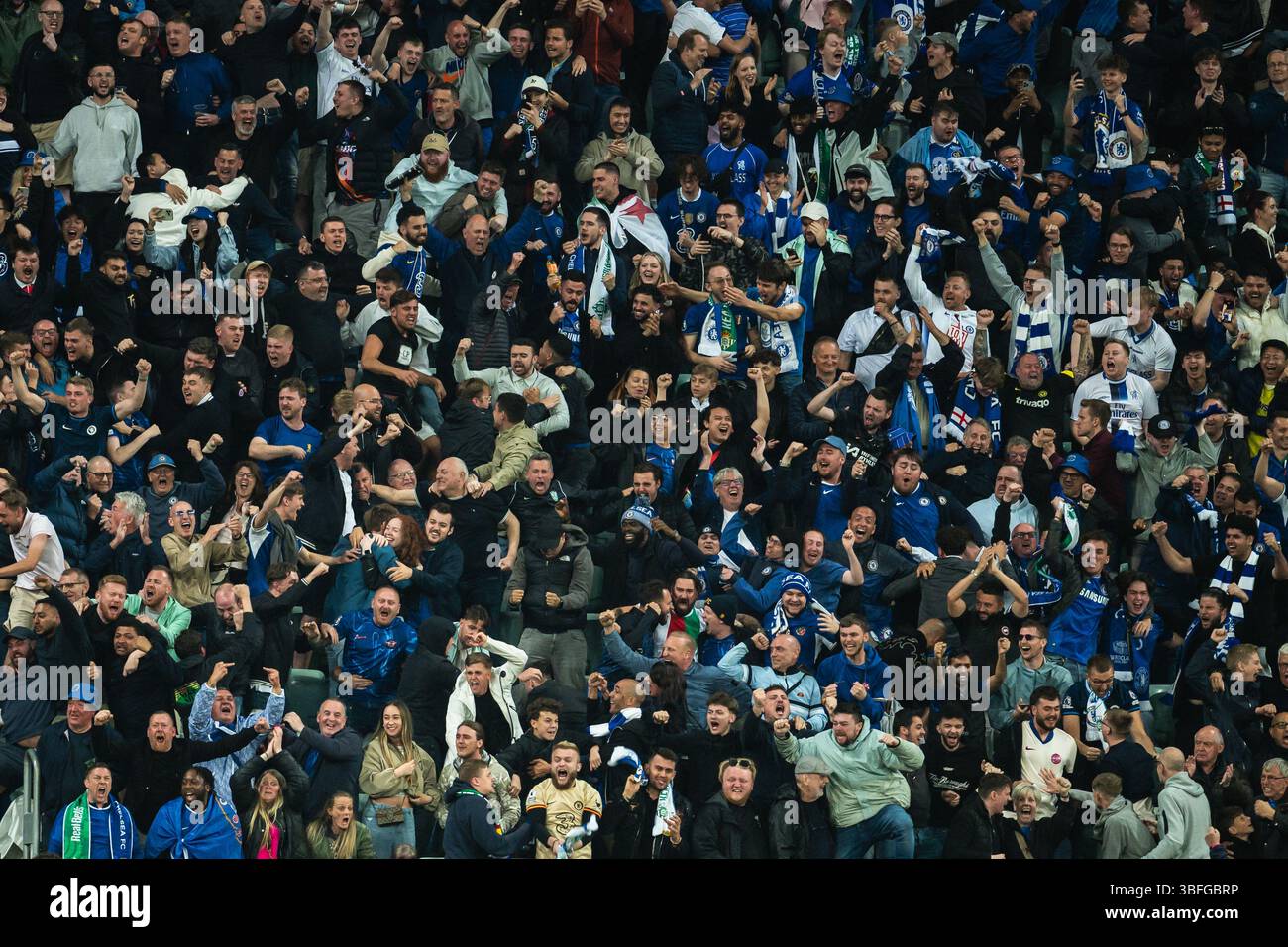 WROCLAW, POLONIA - 28 MAGGIO 2025: Finale di UEFA Conference League Real Betis - Chelsea. Tifosi Joy del Chelsea dopo aver segnato un gol. Foto Stock