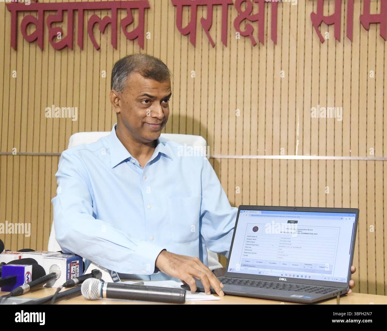 Patna, India. 1 giugno 2025. PATNA, INDIA - MAGGIO 31: Anand Kishore, presidente della Bihar School Examination Board, ha pubblicato i risultati degli esami speciali intermedi e materici il 31 maggio 2025 a Patna, India. (Foto di Santosh Kumar/Hindustan Times/Sipa USA ) credito: SIPA USA/Alamy Live News Foto Stock