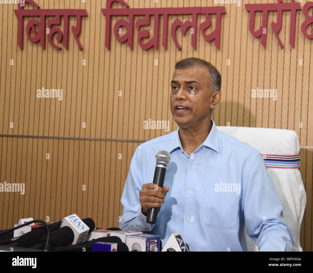 Patna, India. 1 giugno 2025. PATNA, INDIA - MAGGIO 31: Anand Kishore, presidente della Bihar School Examination Board, ha pubblicato i risultati degli esami speciali intermedi e materici il 31 maggio 2025 a Patna, India. (Foto di Santosh Kumar/Hindustan Times/Sipa USA ) credito: SIPA USA/Alamy Live News Foto Stock
