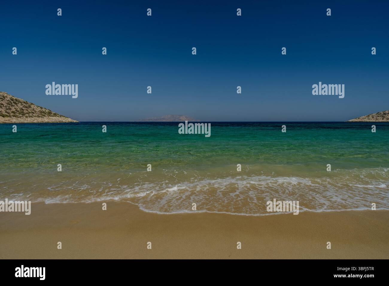 Vista della spiaggia turchese mozzafiato di Agia Theodoti a iOS in Grecia Foto Stock