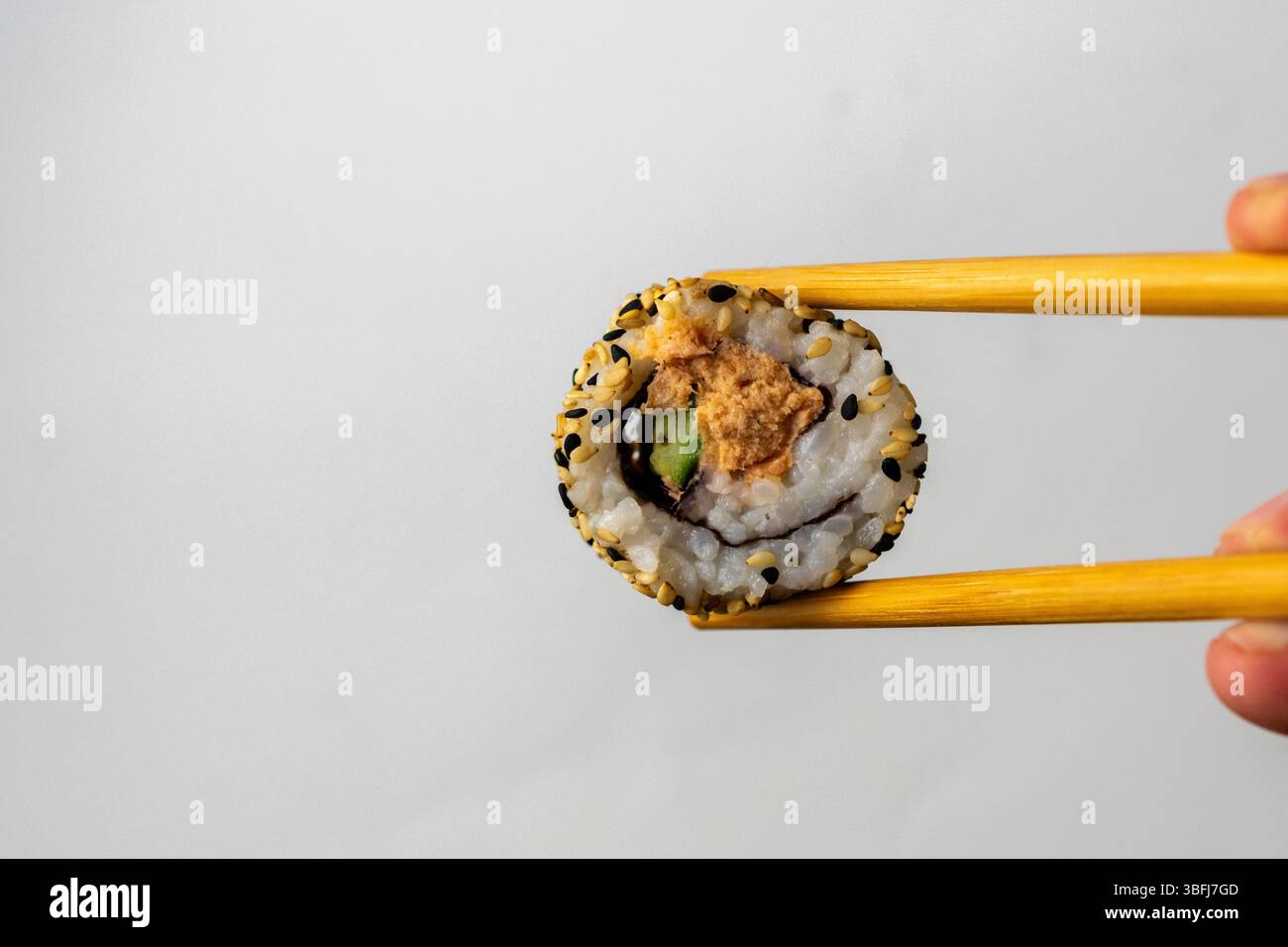 Il Sushi e bacchette Foto Stock