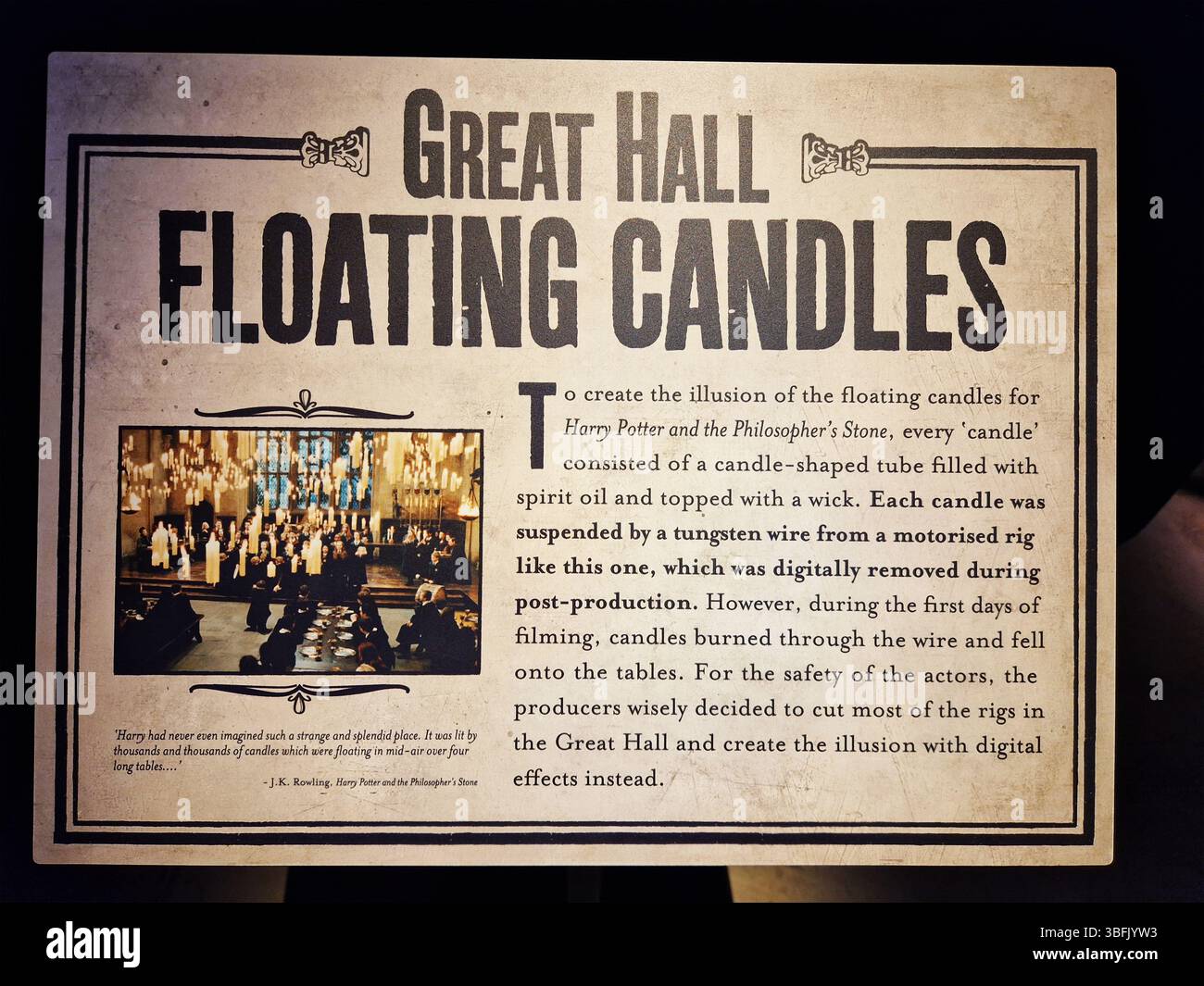 Esposizione Great Hall con display a effetto candela galleggiante. Londra, Regno Unito Foto Stock