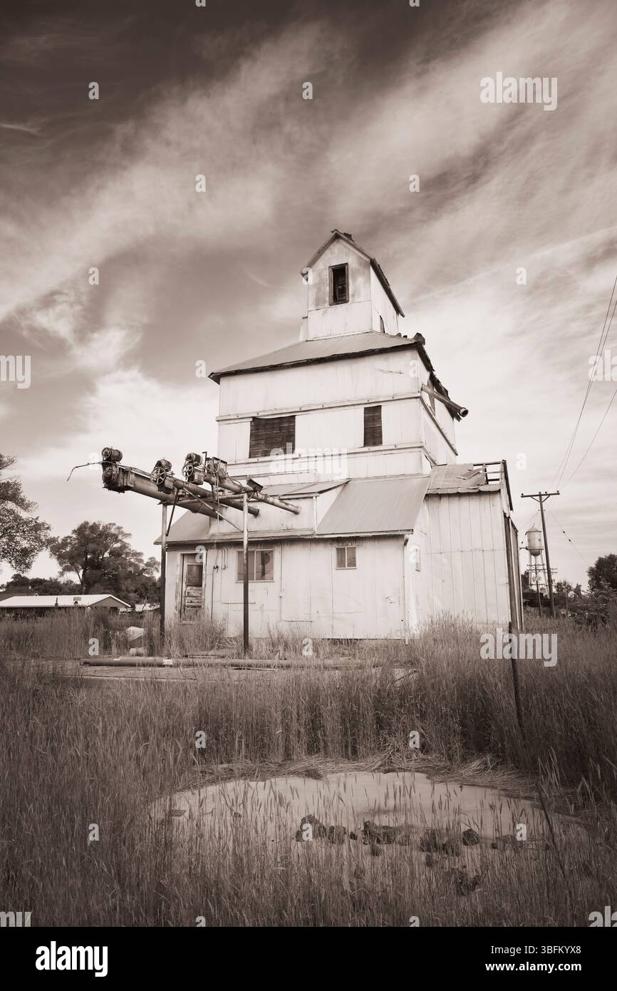 Vecchia stazione di rifornimento dei treni nel centro-ovest degli Stati Uniti, Colorado, Stati Uniti. Foto Stock