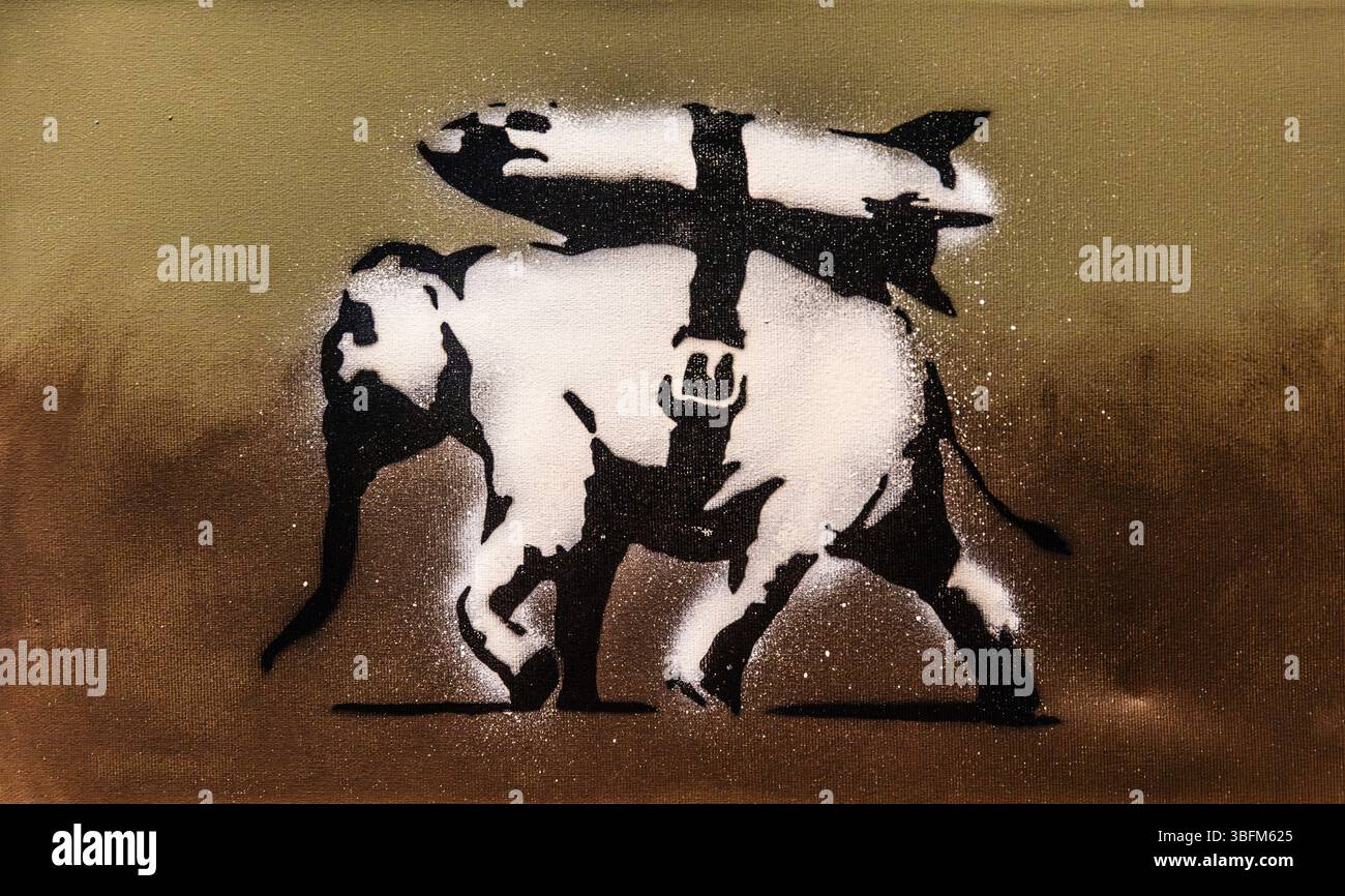 Banksy - Heavy Weaporny, Elefante con razzo, 2003, mostra il mondo di Banksy Foto Stock