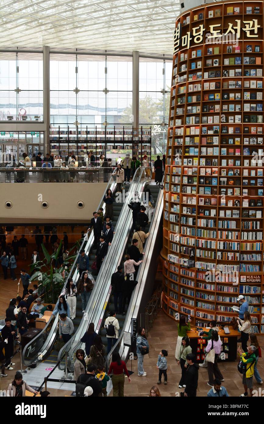 Biblioteca Starfield al centro commerciale Coex. Distretto di Gangnam. Seul. Corea del Sud Foto Stock