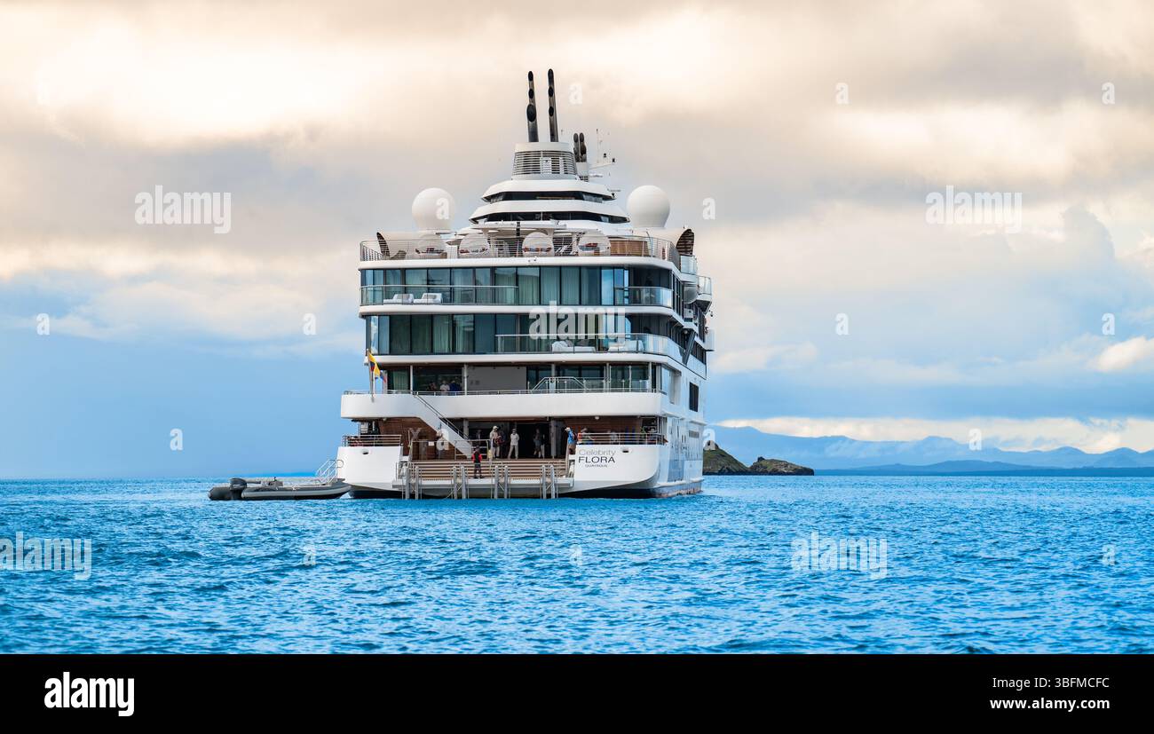 Galapagos, Ecuador - 28 febbraio 2025: Celebrity Cruises Expedition Ship Celebrity Flora a Galapagos Foto Stock