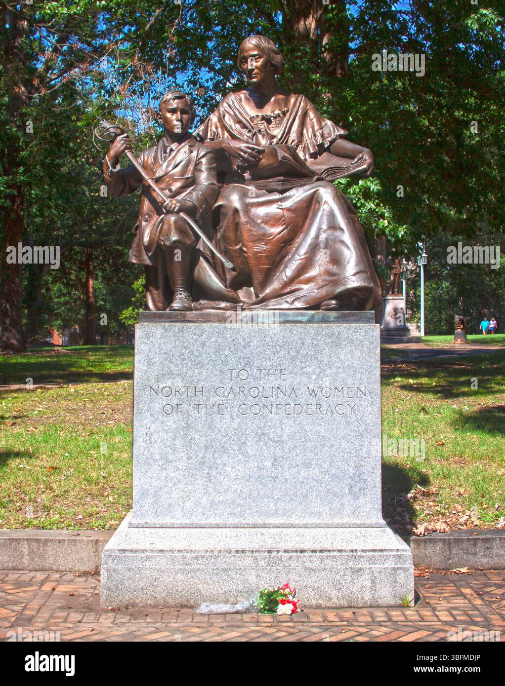 Donne della Confederazione a Raleigh, Carolina del Nord. La statua è stata rimossa nel giugno 2020, insieme alle altre statue confederate della città yhr. Foto Stock